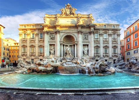 fontana roma di versace|Roma, a fontana di Trevi la «passeggiata» .